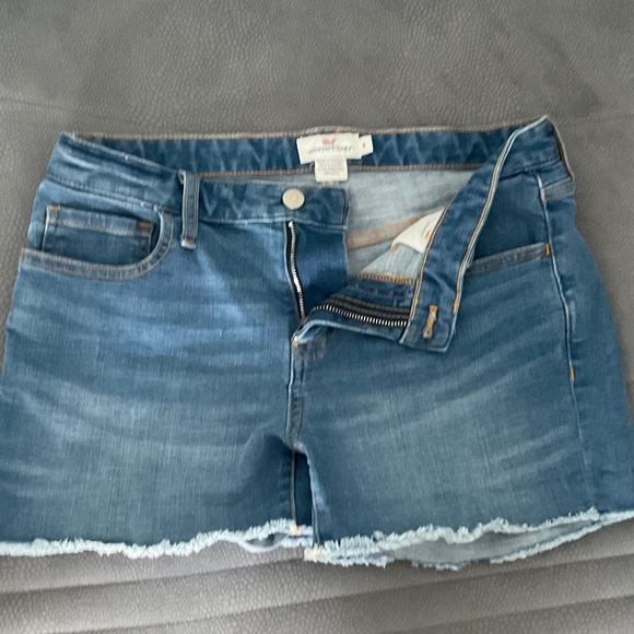 Vineyard Vines Pants - Vineyard Vines women denim Shorts, Inseam: 3 1/2" ( size 4)